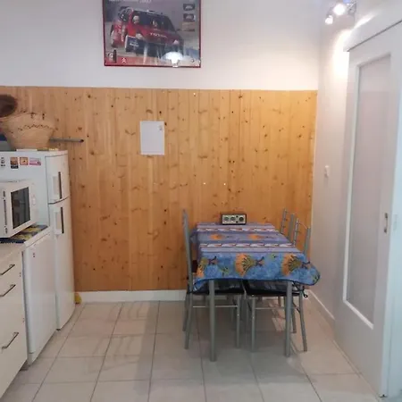 Small House With Garden Апартаменты *